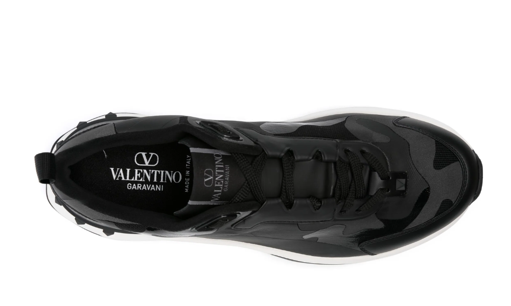 Valentino Garavani True Act "Black"