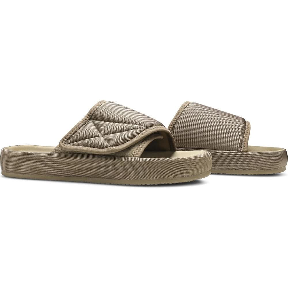 Yeezy Season 7 Fabric Slipper 'Sand' - kickpit